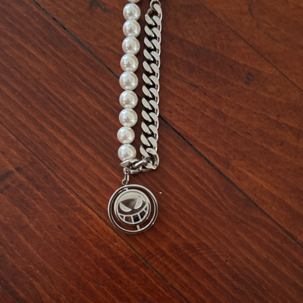 Elegant Silver and Pearl Necklace. One piece - Picture 2 of 5
